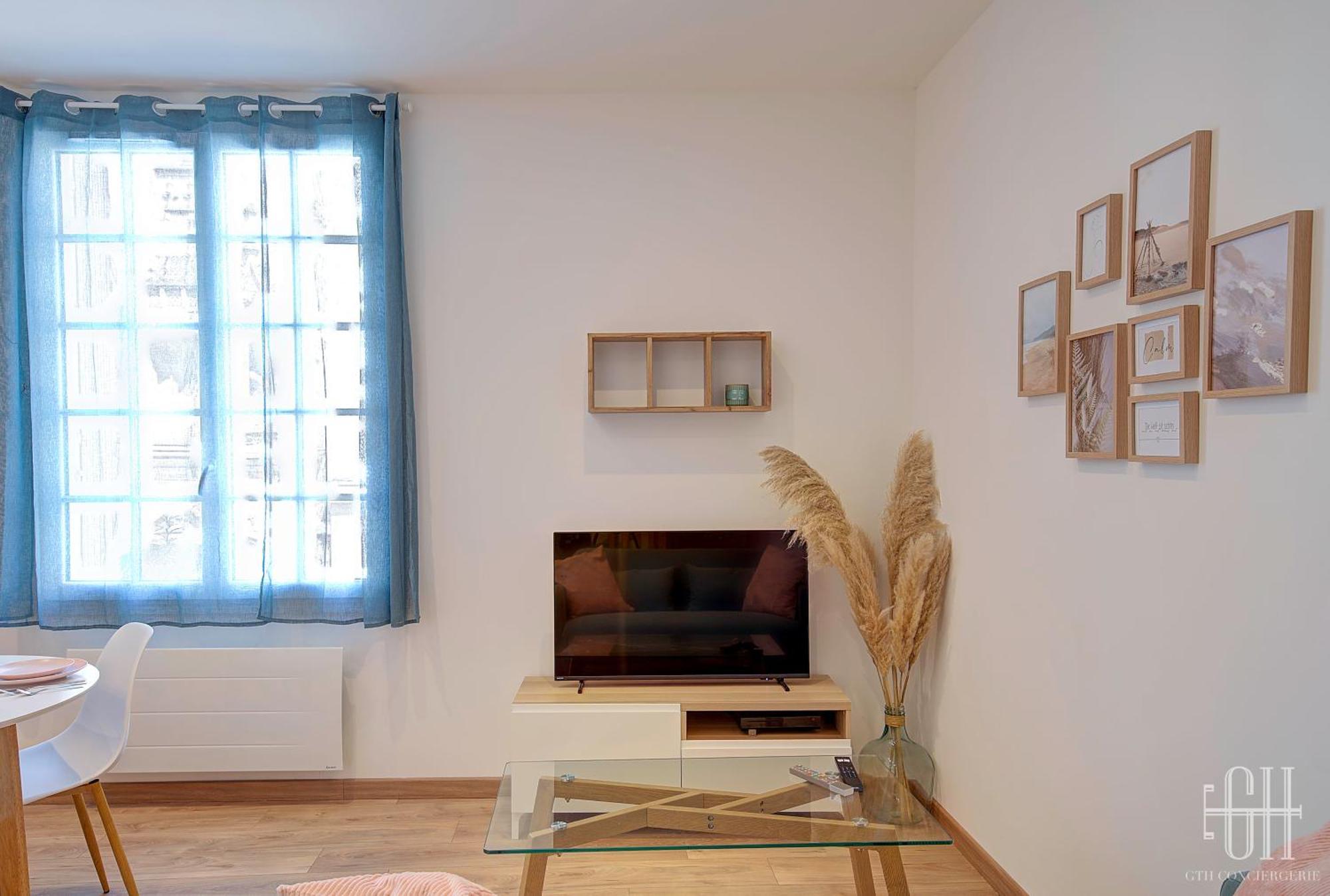 Le Grain De Folie / Place Des Halles Apartment