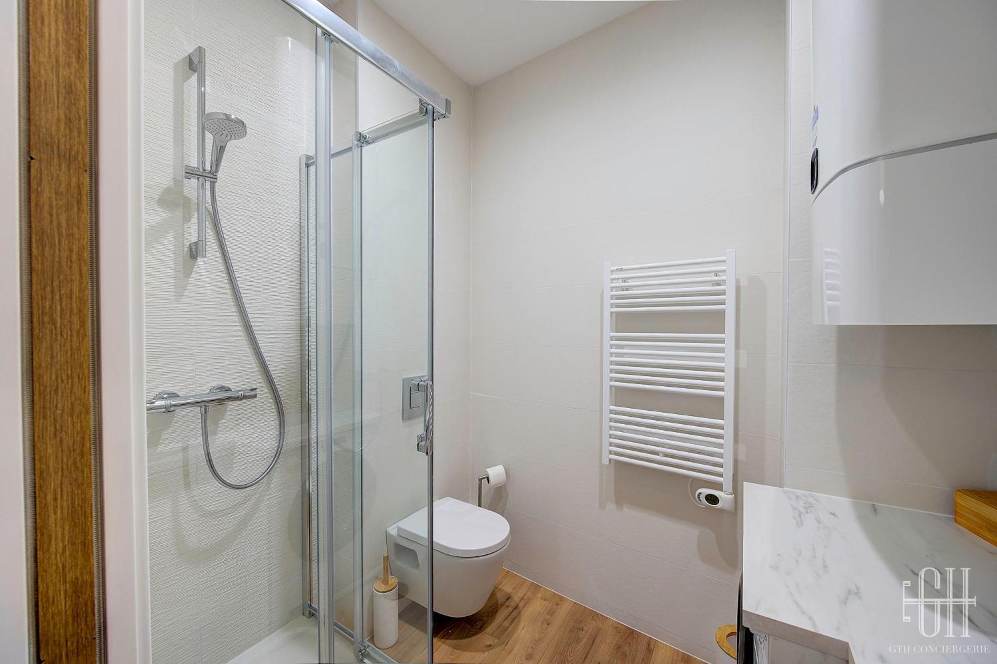 Le Grain De Folie / Place Des Halles Apartment *